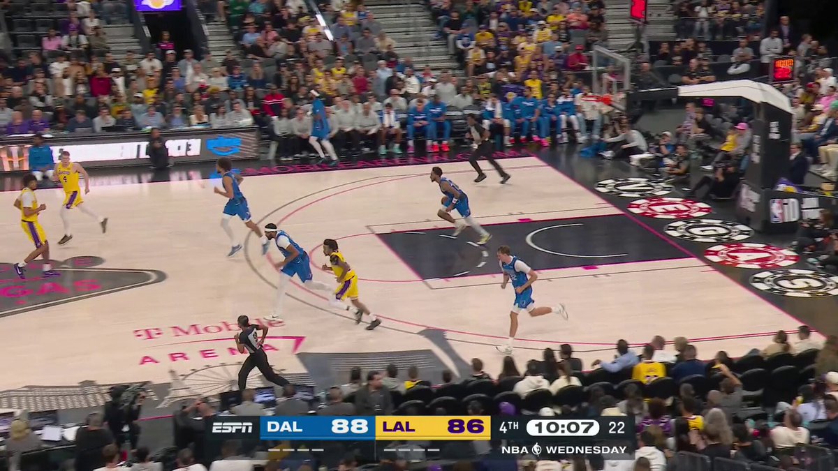 Ryan Nembhard knocks down the big triple!

Mavs have their first lead since early in the 1Q 👀 