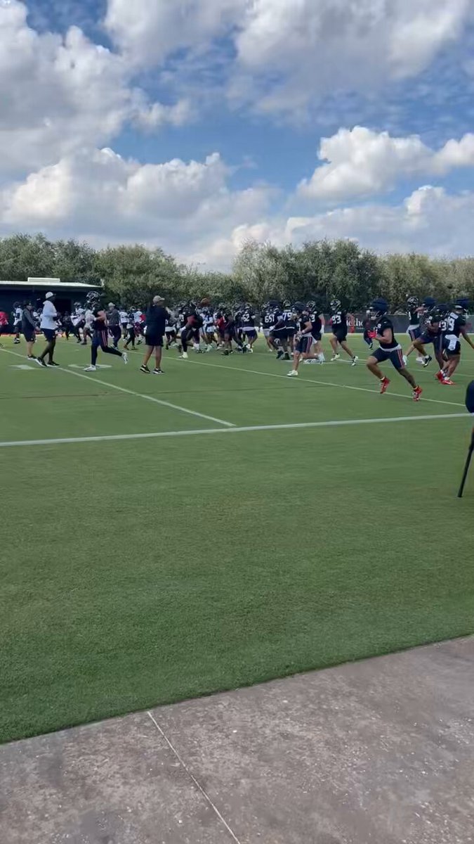 CB Derek Stingley Jr., who had been dealing with an oblique injury, is here at practice. 

Mostly everyone else is here too after the bye. 