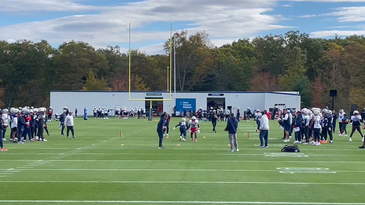 #Patriots OLB Harold Landry and CB Charles Woods absent at practice. Landry did not participate yesterday.

S Jaylinn Hawkins and OLB Anfernee Jennings present for the start after being DNPs yesterday. 