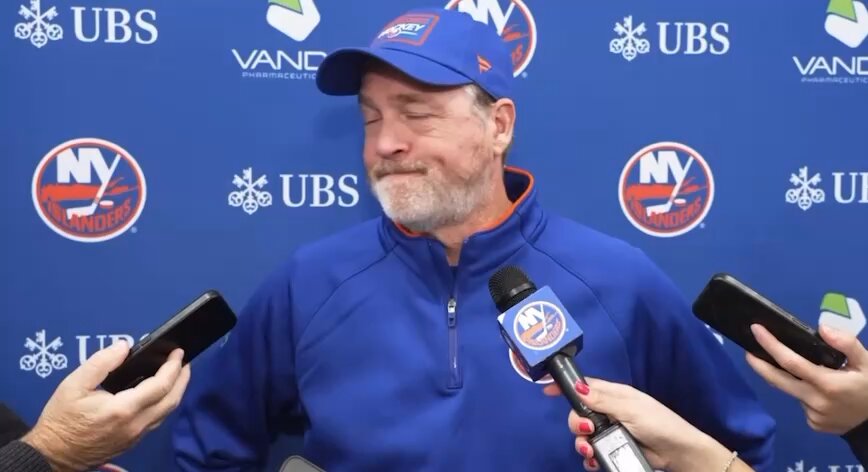 The biggest thing for me when playing goal for a new team is getting used to how the defense plays and the best way to communicate. 

With Rittich going tonight, I asked #Isles￼ Roy, the Hockey Hall of Fame goaltender, what he thinks the hardest thing is when joining a new team: 