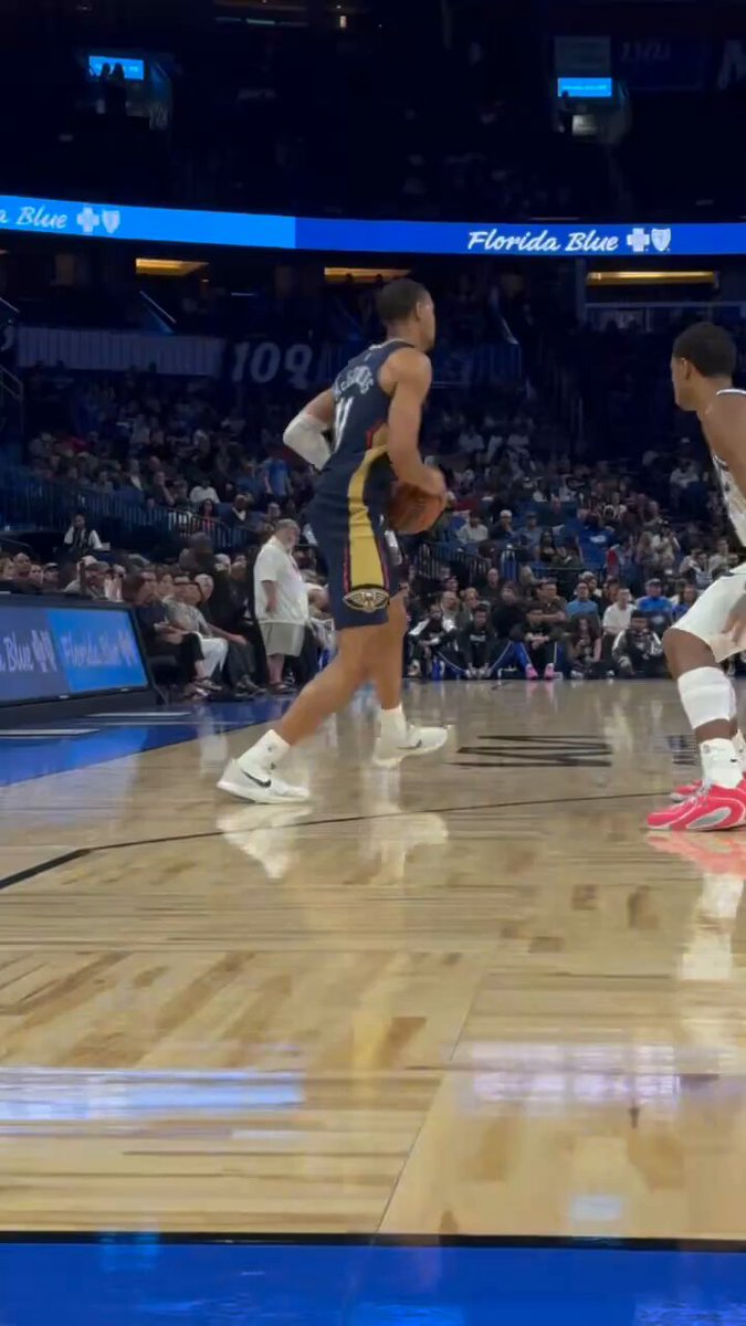 Hawkins at the buzzer 🤫 