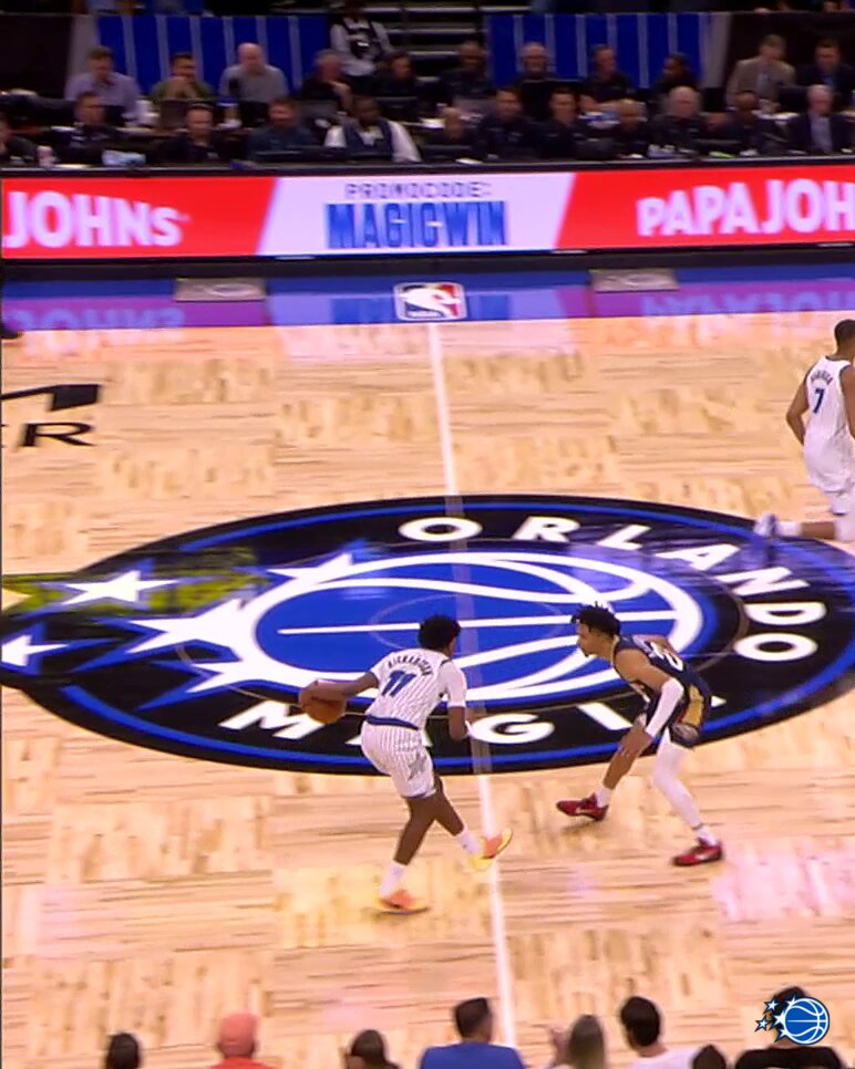 Jase Richardson with the lob to Orlando Robinson ! 