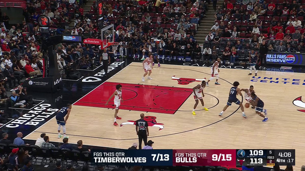 Jevon Carter transition triple... splash.

Chicago is on a 15-2 run in the 4Q on NBA League Pass! 