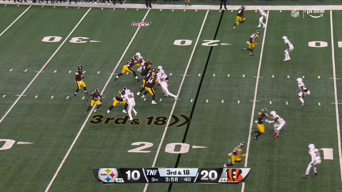 Aaron Rodgers hits Pat Freiermuth on 3rd and 18 for the touchdown!

(via @NFL )

