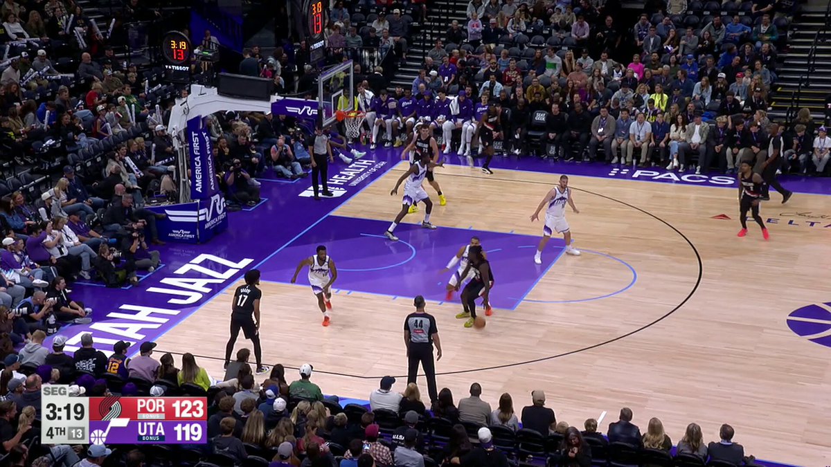 Jerami Grant (32 PTS) cuts baseline for the slam!

Trailblazers up 2 with 1:17 left on NBA League Pass 🍿 
