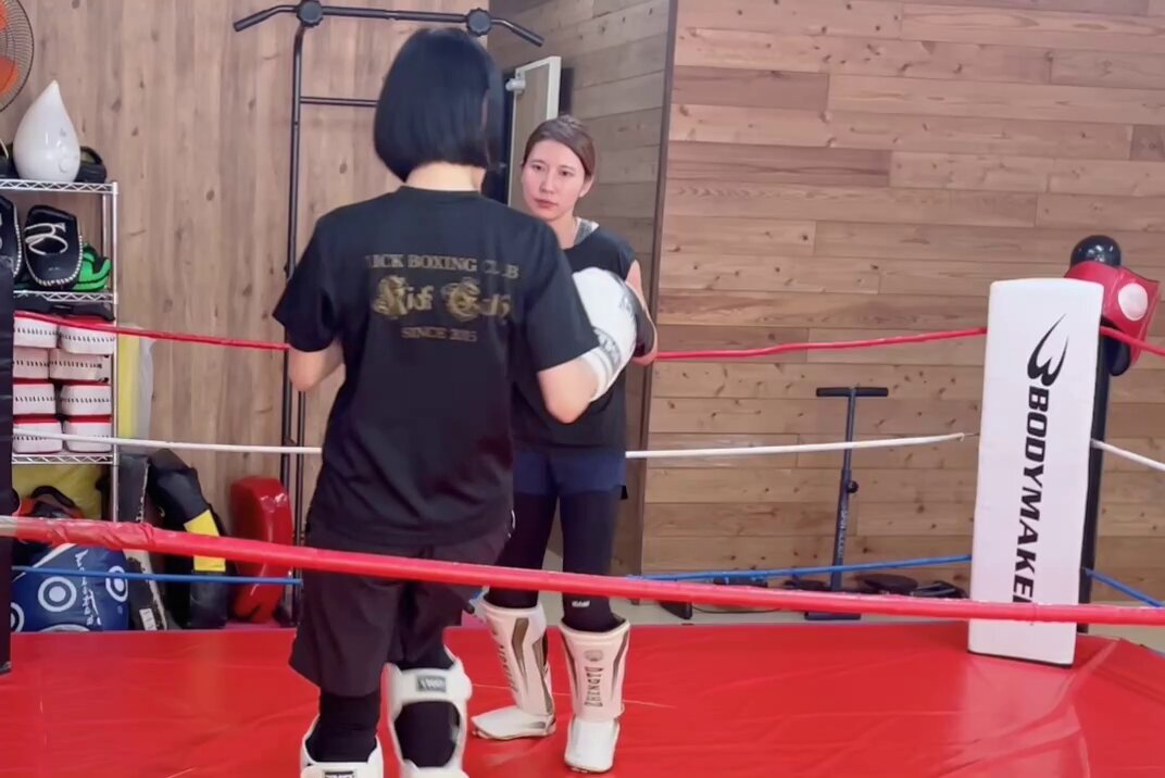 キックのお姉さん1