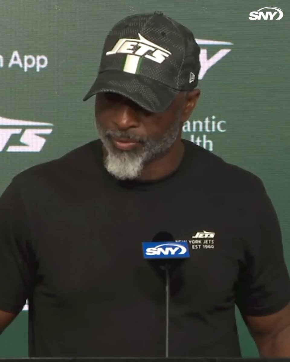 Delusional: Jets HC Aaron Glenn compares Justin Fields to the legendary Josh Allen and Lamar Jackson.

“Look at Lamar, his numbers getting the ball out is higher. Josh Allen's numbers are higher... For some reason, they don't understand Justin.”

😵‍💫😵‍💫😵‍💫

