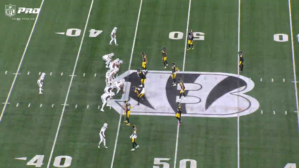 Watch Chase here top of screen. Don't think the Packers won't try to see how the Steelers handle this empty 3x2 in Week 8. #Steelers #NFL 