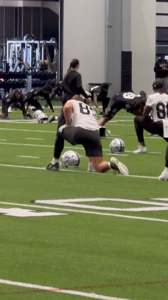 Brock Bowers and Jakobi Meyers returns to practice Friday after being out the last two days.

Status is still up in the air for both, but an optimistic sign heading into Kansas City.

#Raiders 