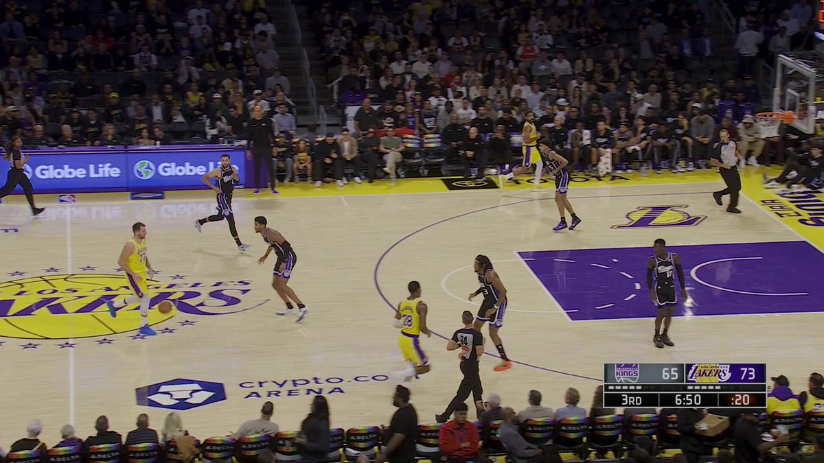 LUKA. STEPBACK. SPLASH.

He sizes up the defense for 21 PTS on NBA TV 🍿 