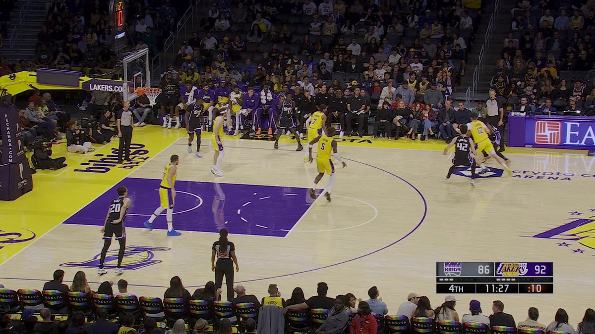 Behind-the-back... into your 6th triple!?

That's TOUGH, Keon Ellis 😮‍💨 