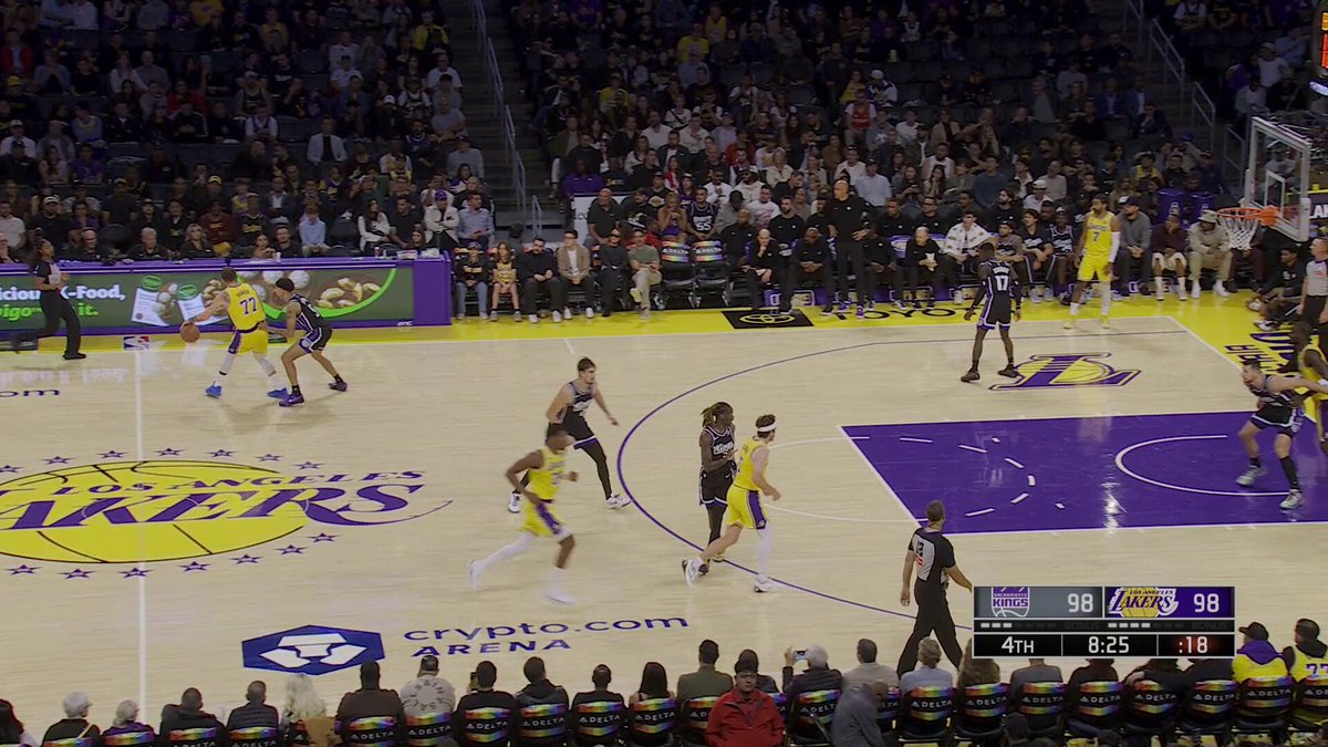 ANOTHER ONE FOR LUKA MAGIC 🪄

Dončić (31 PTS, 6 3PM) & the Lakers lead in the 4Q on NBA TV!  
