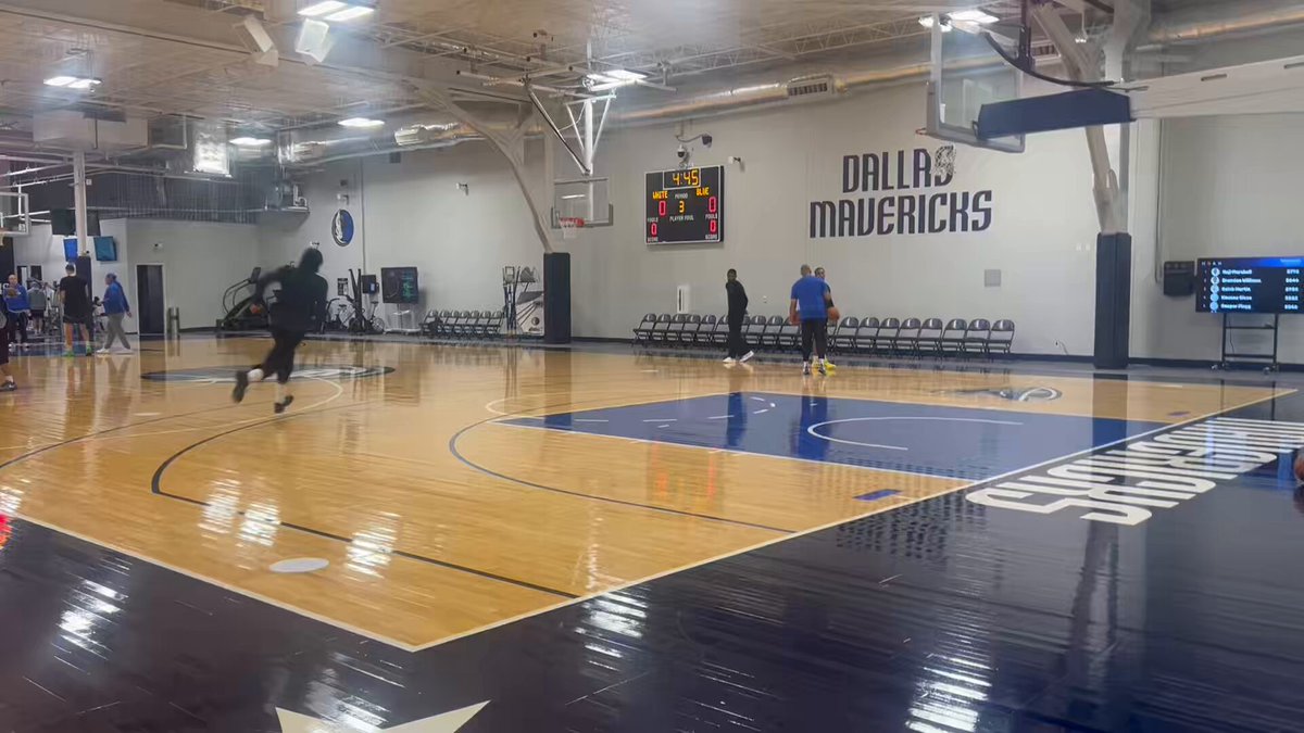 Daniel Gafford gets in some straight-line running and Brandon Williams gets quality coaching from Phil Handy — and Kyrie Irving. 