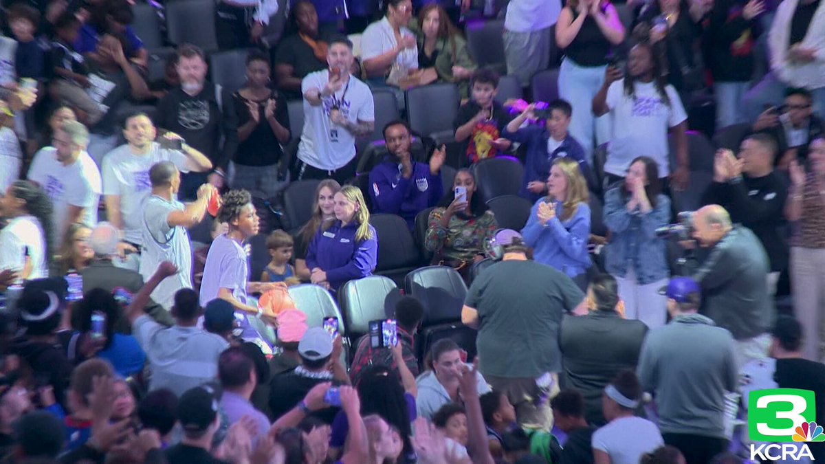 Russell Westbrook was all smiles during today's Fan Fest, his first introduction to Sacramento since signing with the Kings just days ago. An open practice, a mini-dunk off, halfcourt shots (won by Devin Carter) & lots of chemistry building with the team & fans. 