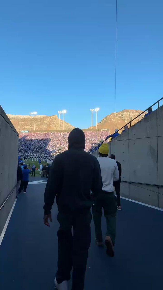 📍on the field

who are you rooting for tonight?? 