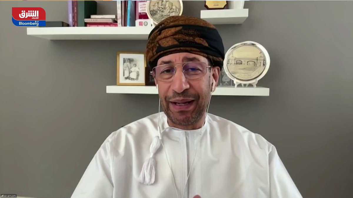 هبوط النفط إلى 50 دولاراً مستبعد. مدير عام سابق لتسويق النفط والغاز في وزارة الطاقة العمانية، علي الريامي -أستبعد هبوط سعر برميل النفط إلى مستوى 50 دولارا للبرميل -التفاؤل الحالي بشأن الأسعار مرتبط بتوقعات تحالف "أوبك+" ونظرته المستقبلية للسوق والتطورات الجيوسياسية. mohamed_alselti. تابعوا اقتصاد الشرق للمزيد 