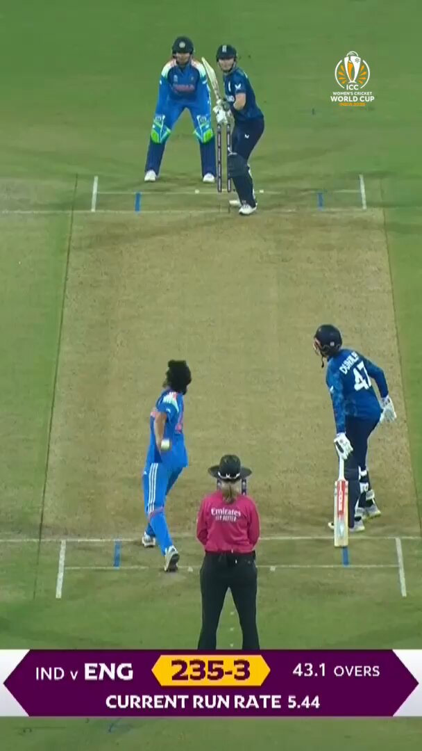 Heather Knight brings up a Picture