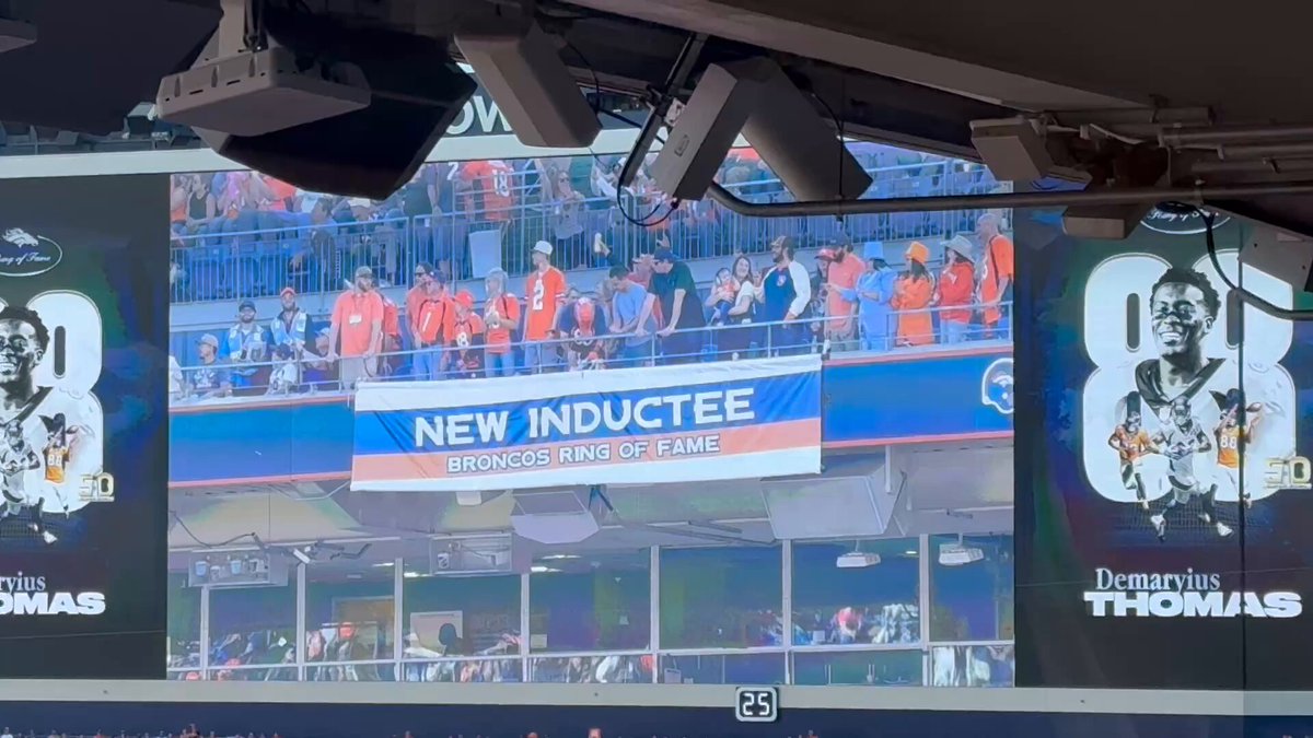 Demaryius Thomas’ name is unveiled on the Ring of Fame: 