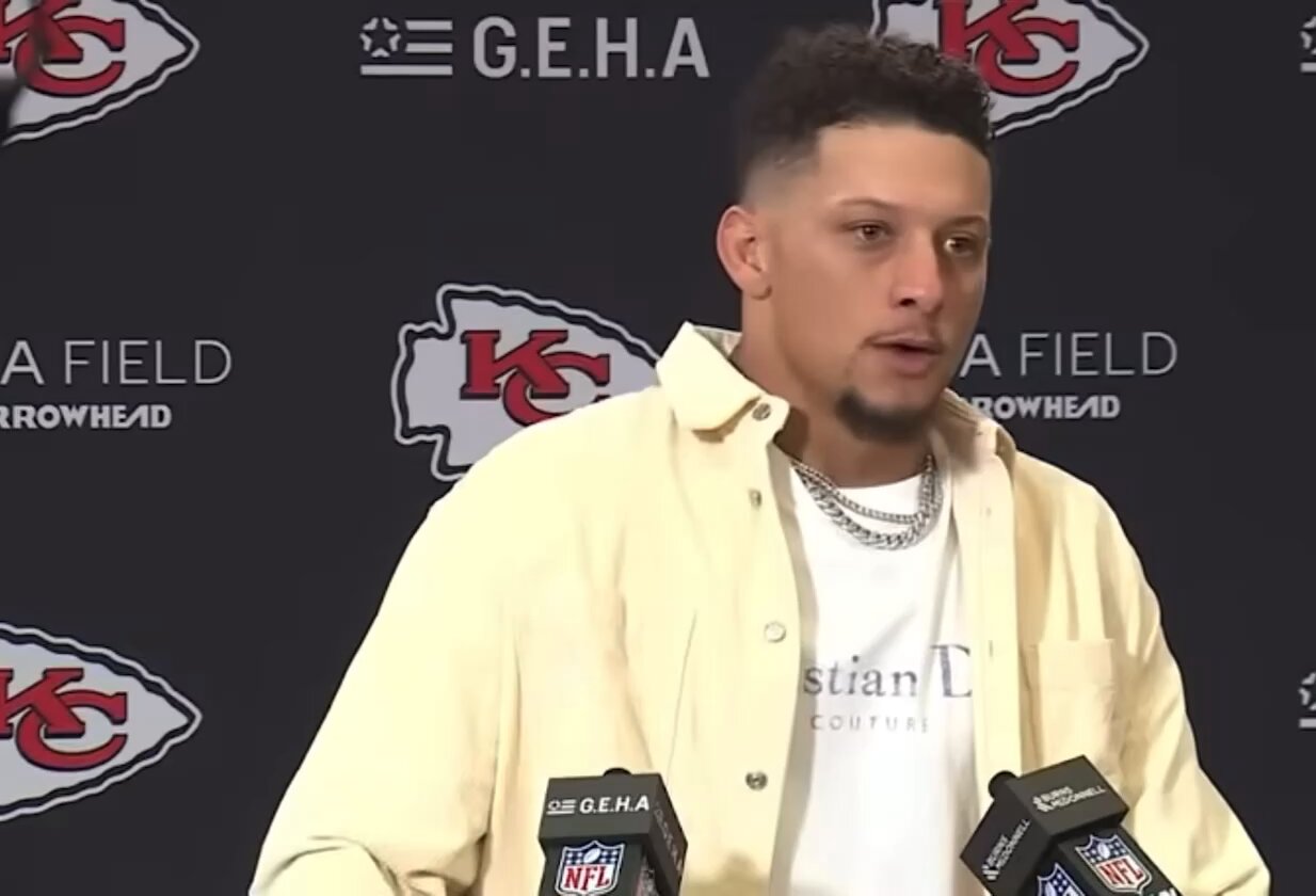 MLFootball on X: "HILARIOUS: #Chiefs Patrick Mahomes says that he uses his  acting from all his State Farm commercials to run the “fake call” on their  fourth down conversion play. “It comes