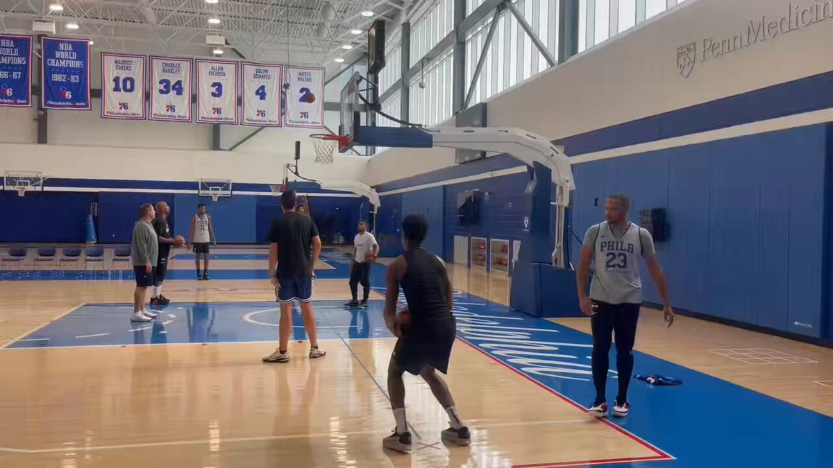 VJ Edgecombe and Eric Gordon shooting work after practice today #Sixers 