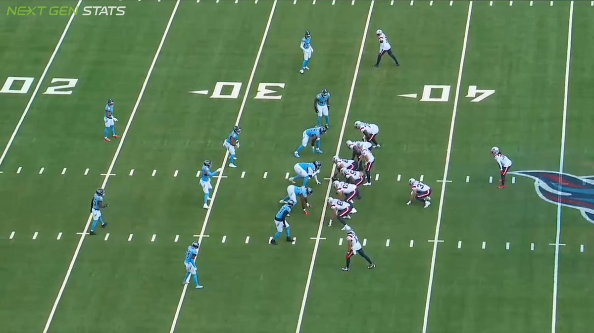 Vintage play-sequencing from #Patriots OC Josh McDaniels. Titans started the game in two-high shells, so McDaniels ran it downhill at lighter boxes (left).

In the second half, Tennessee adjusted to more single-high, so McDaniels hit them with play-action off lead (right). 