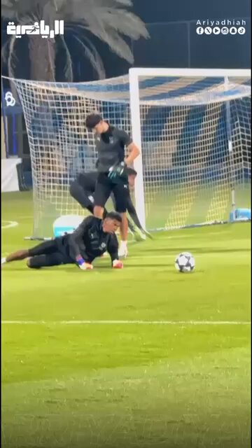 ياسين بونو ومحمد الربيعي وأحمد أبو راسين حراس مرمى الهلال , يؤدون تدريبات خاصة #الهلال_السد 