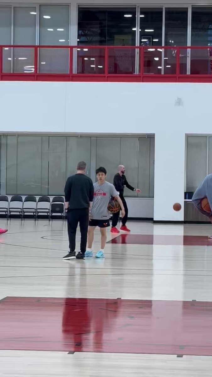 Yuki Kawamura is out here at the Bulls facility this morning. Got some work in with a trainer in the weight room, now doing a little ball handling on the court while talking with head athletic trainer Todd Campbell. 