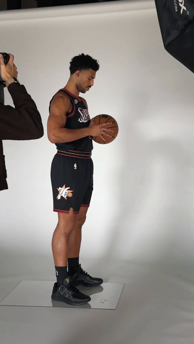 first looks of @qdotgrimes suited up in the black jersey. 👀

#NBAJerseyDay 
