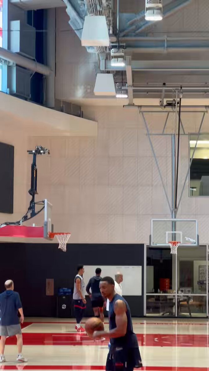 John Collins part of the group working with Jeff Van Gundy and Dahntay Jones on defense 