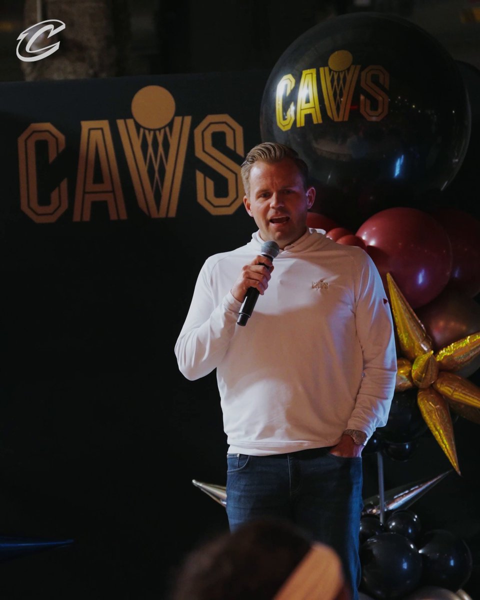 Dean Wade and Koby Altman joined @rockentgroup Team Members at @rocketarena for a season kick-off event ahead of our opener in New York.

Big shoutout to the team behind the team— we appreciate you! #LetEmKnow 