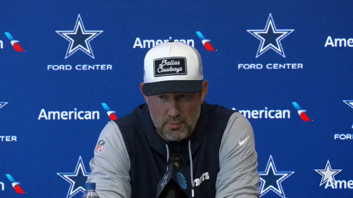 some real complementary football 🤝

#DallasCowboys | @AmericanAir 