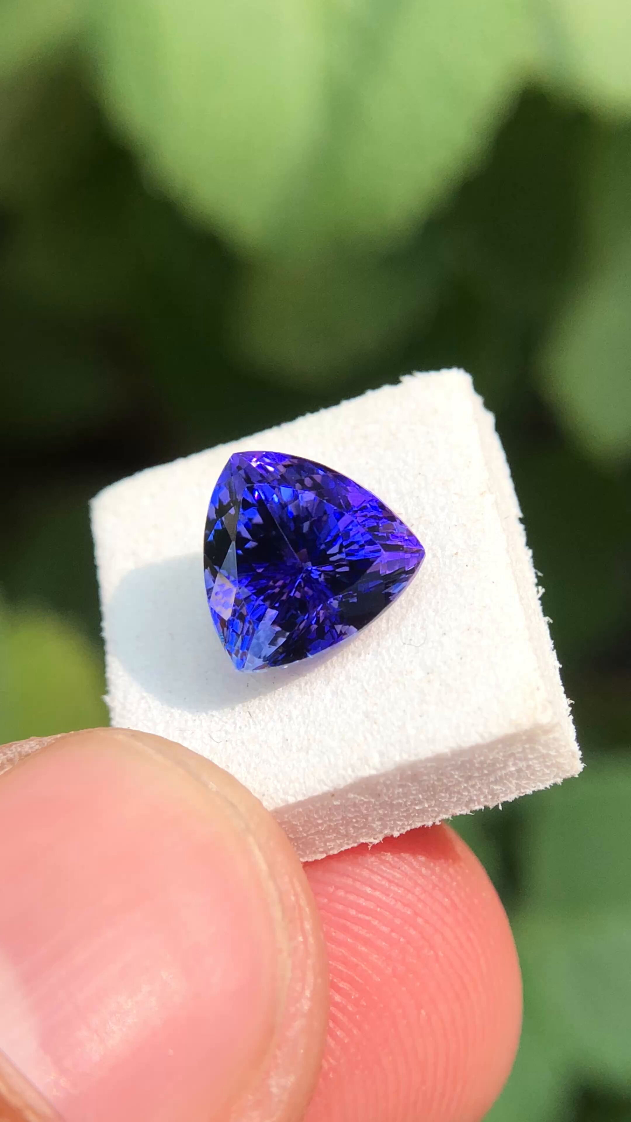 高品質-片耳【天然タンザナイト】6mm トリリアントカット 高品質-片耳【天然タンザナイト】6mm トリリアントカット 高品質