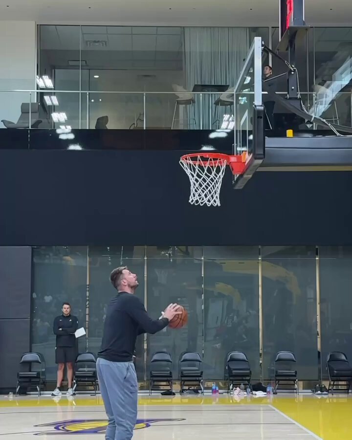 Practice makes magic… 

Luka Dončić works on his incredible shot-making 👀

Lakers host Golden State at 10:00pm/et on NBC & Peacock! 