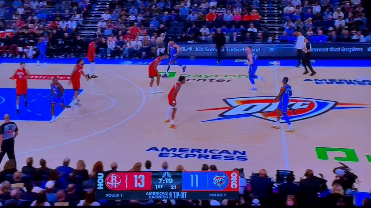 Always a good idea to hit the high post vs 2-3 zone. Adams needs to be WAY more active on defense. KD was on backline to guard Hartenstein, Adams should've contested 