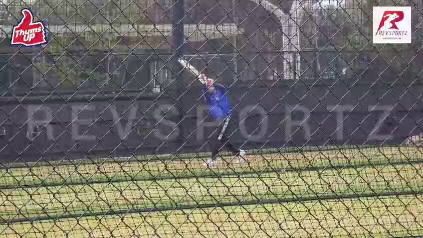 KL Rahul takes throwdowns in Picture