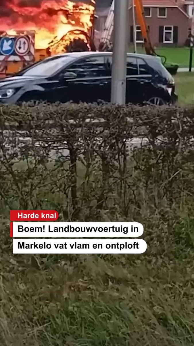 Landbouwvoertuig brandt volledig uit in Markelo