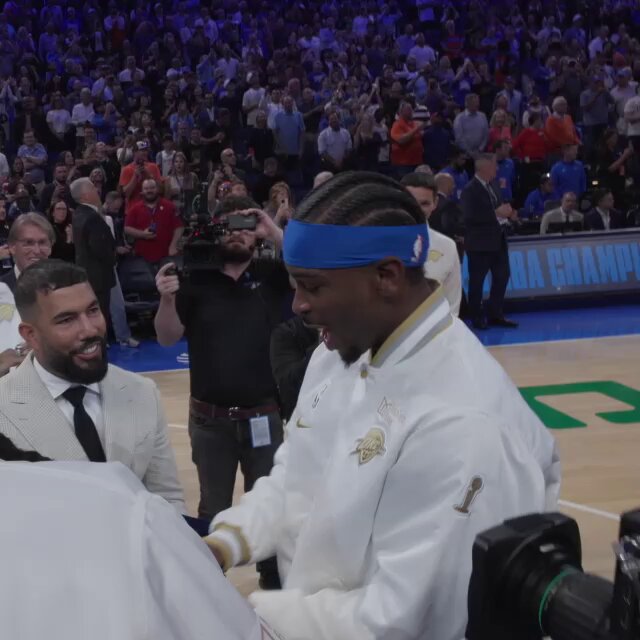 Thunder dancing... and their diamonds are too!

The 1st ring night in OKC's history 💍 