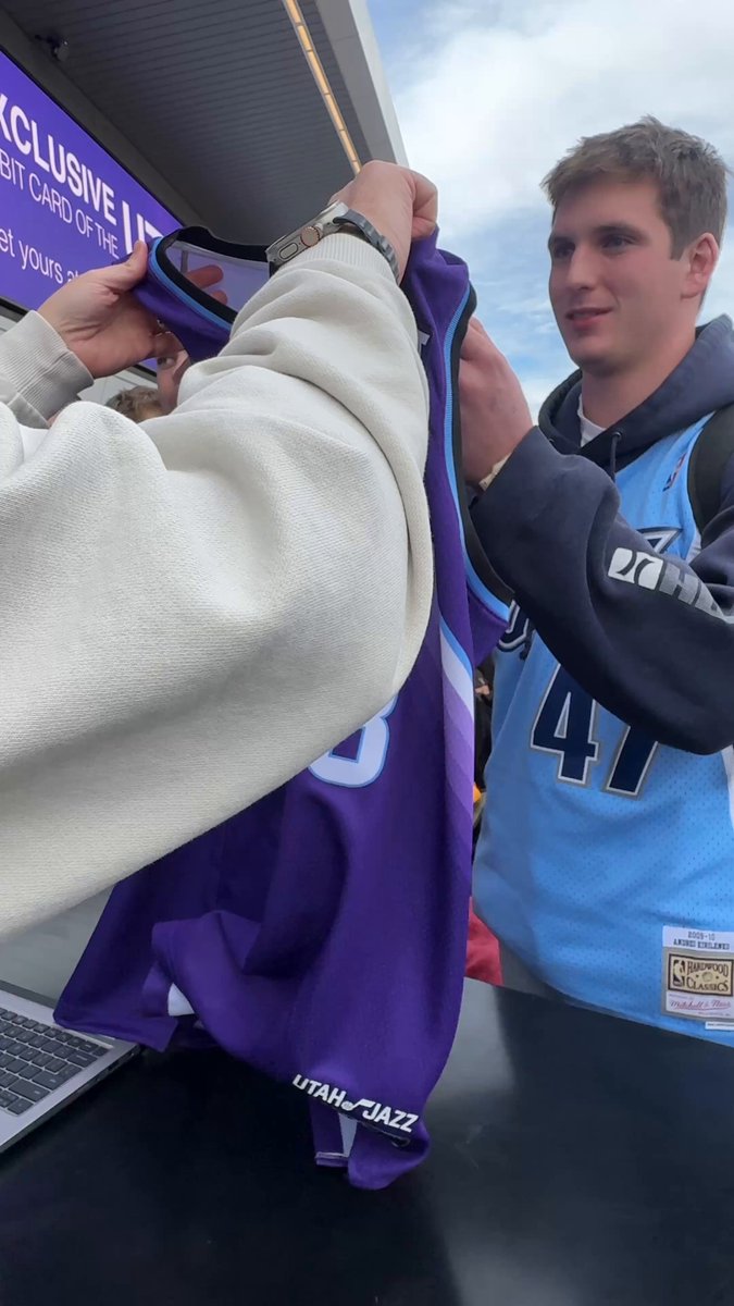 jersey exchange starts 𝗡𝗢𝗪‼️

come join in on all the fun on the plaza 💜

#TakeNote 