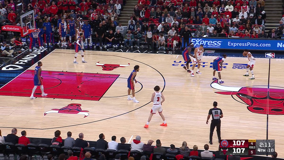 Get UP, Matas Buzelis ✈️

His alley-oop jam gives Chicago the lead in the CLUTCH! 
