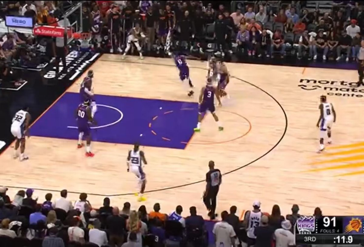 Russell Westbrook is HOOPING with the Sacramento Kings. 
Fadeaway - middy - swish🧺


