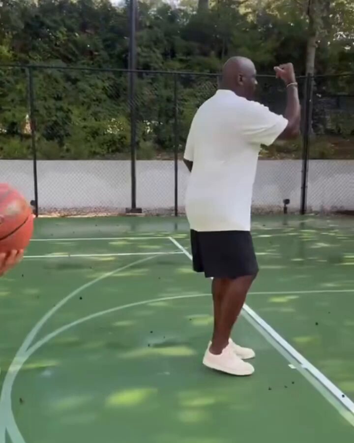 62 year old MJ hitting a free throw is enough to make a grown Bulls fan cry 🥹

 