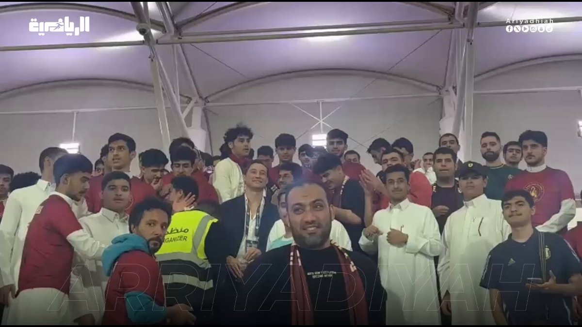 الأمريكي بين هاربورج، مالك نادي الخلود، يتواجد مع الجماهير في مباراة #الرياض_الخلود 