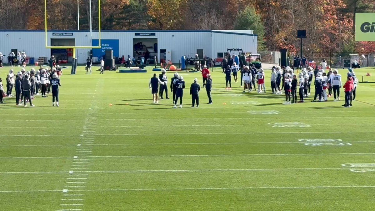 Kickoff coverage/kick return blocking, continues to be a big change in NFL games this year … and here’s a look at how involved Mike Vrabel is at Patriots practice during one portion dedicated to it. 

Additional note: No. 45 is new OLB Caleb Murphy (formerly of Chargers/Titans). 