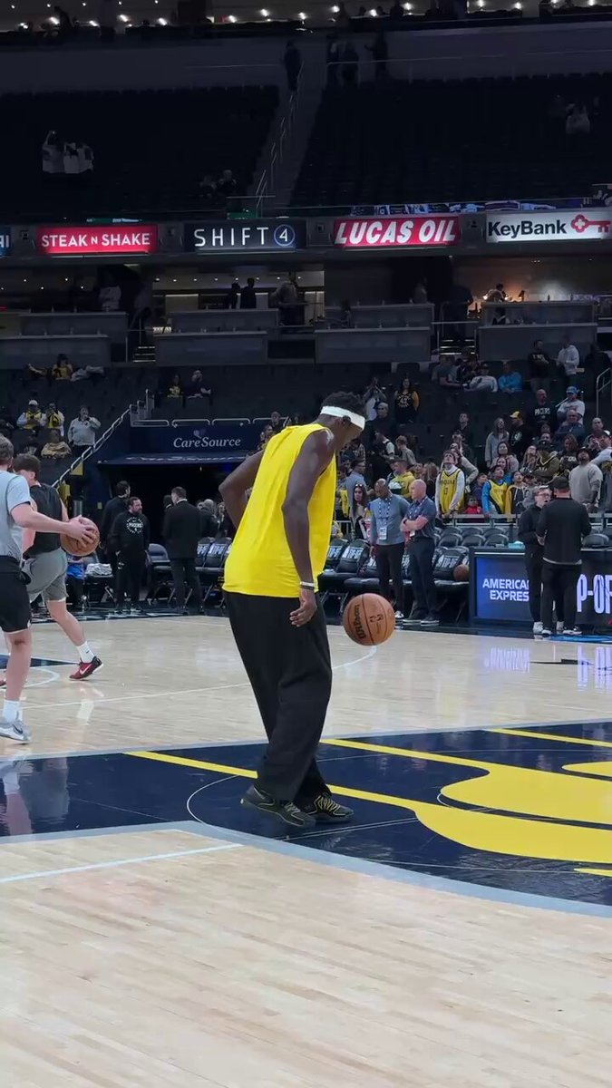 Pascal Siakam with the soccer skills and slam 👀

Watch a rematch of the 2025 NBA Finals at 7:30 PM ET on ESPN for @AmericanExpress NBA Tip-Off! 