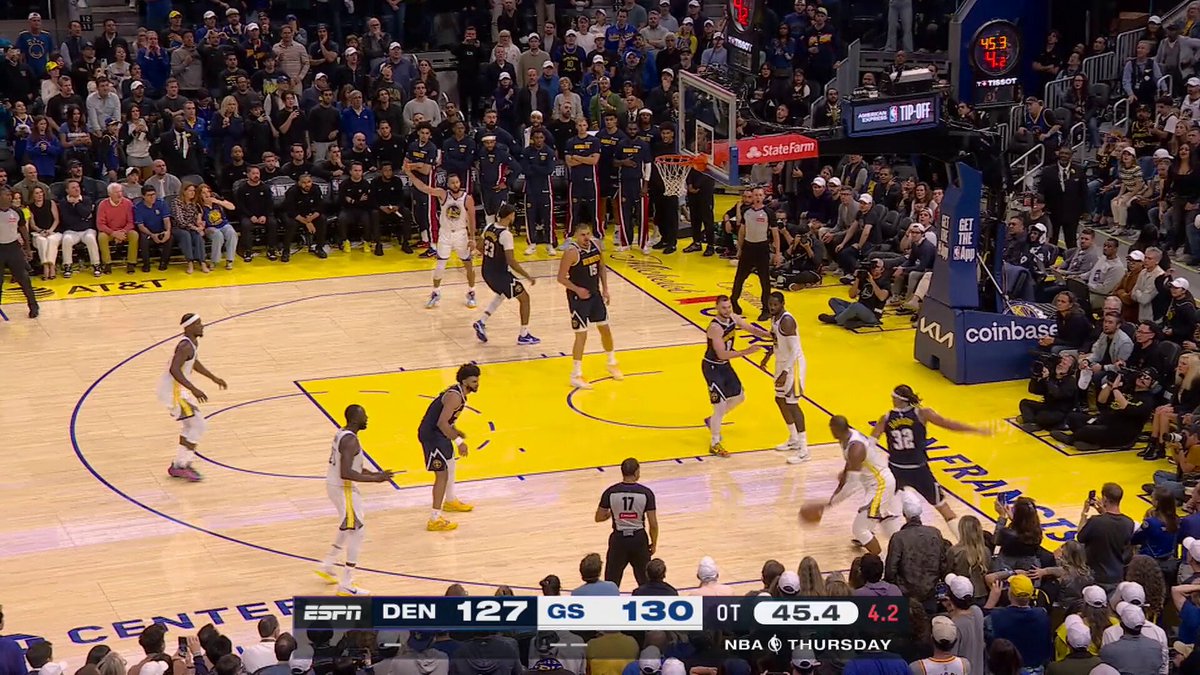 JIMMY BUTLER III DRILLS THE 3.
STEPHEN CURRY LAYS IT IN.

WARRIORS WIN AN INSTANT CLASSIC AT HOME ‼️  