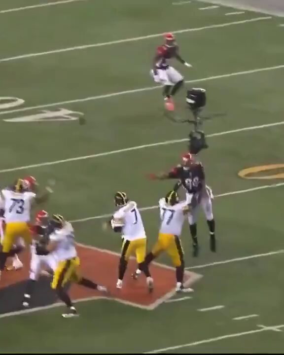 Yikes: Former Bengals LB Vontaze Burfict says he intentionally took CHEAP SHOTS when playing against the Steelers because he hated Pittsburgh/
“I didn’t hit people after the play all the time, just the Steelers. F**k the Steelers.”
Burfict was given multiple suspensions for violating the player-safety rules.
😬😬😬
