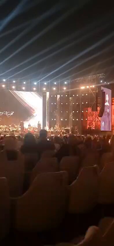 بدون موسيقى.. مي فاروق تغني " يا شمس يا منوره غيبي" والجمهور :"مفيش كده خالص"  بدون موسيقى.. مي فاروق تغني " يا شمس يا منوره غيبي" والجمهور :"مفيش كده خالص"