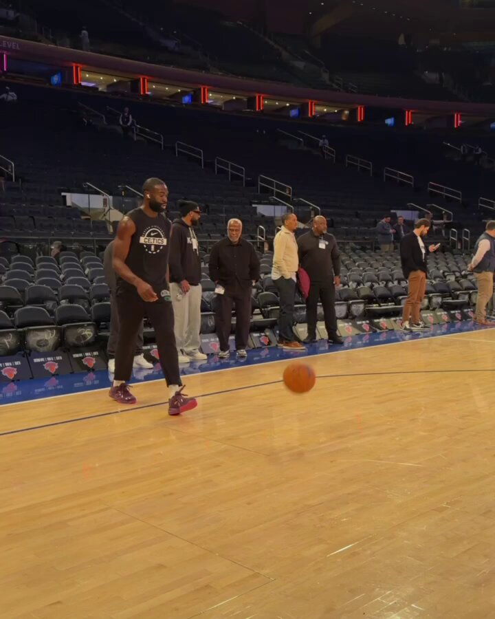 The birthday boy is getting warmed up 🥳
Jaylen Brown & Boston take on Jalen Brunson & New York in a rematch of last season's East Semis!
BOS/NYK I 7:30 PM ET on Prime