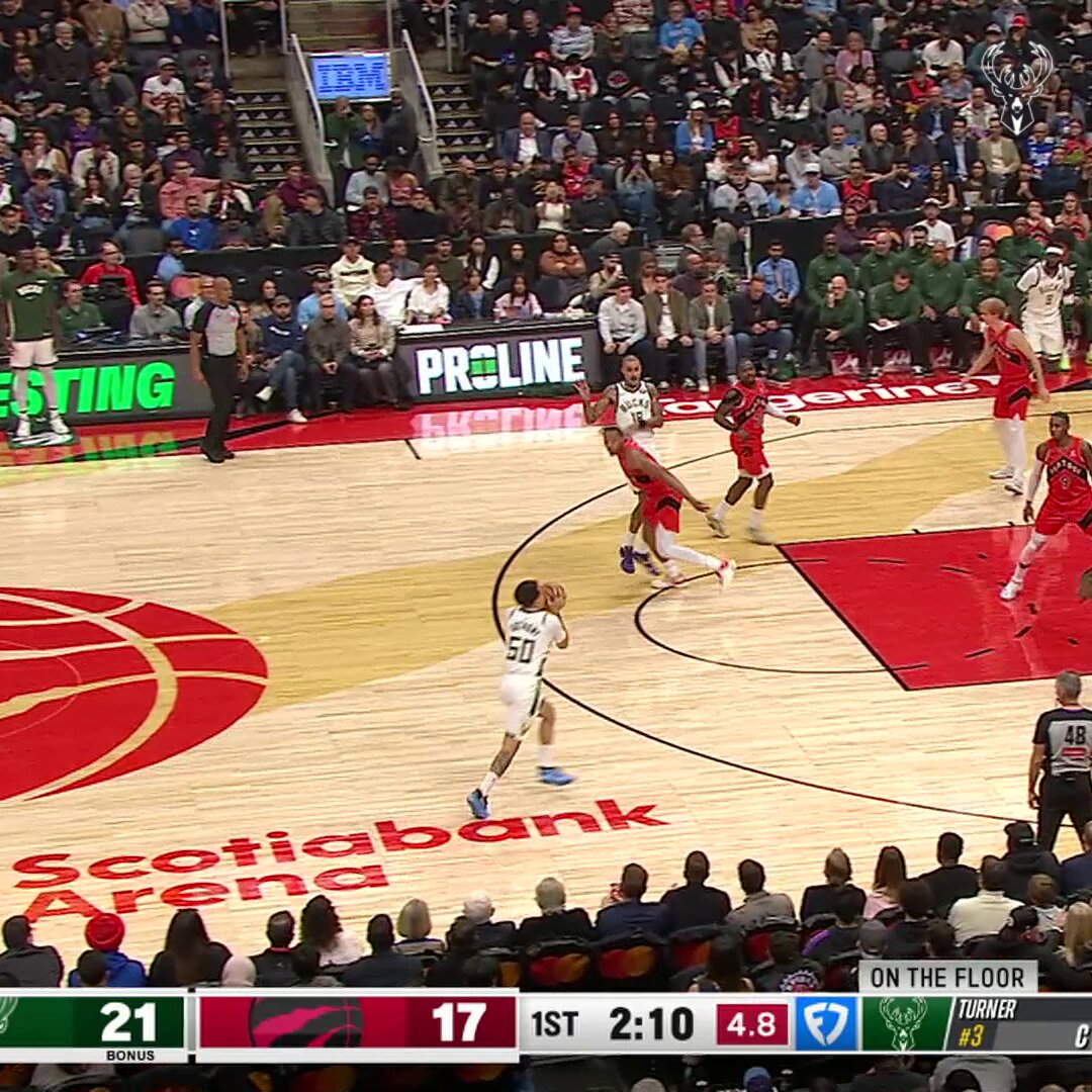 Cole finding AJ and TP for corner triples! 🎯