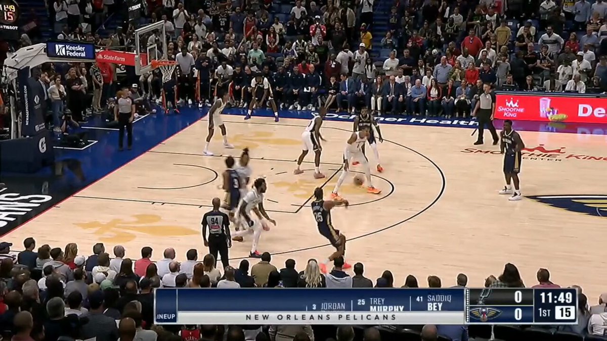 Zion dunks on Wemby to begin the game 👀